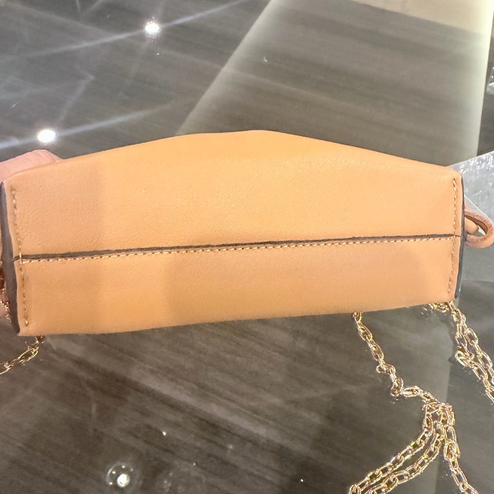 Loewe Camel Leather Crossbody with Gold Chain - Picture 4 of 9